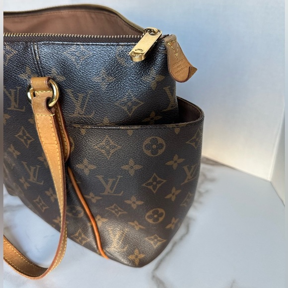 Authentic Louis Vuitton Totally Monogram Tote - Picture 6 of 14
